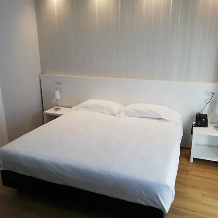 诺芙罗西酒店 酒店 3*